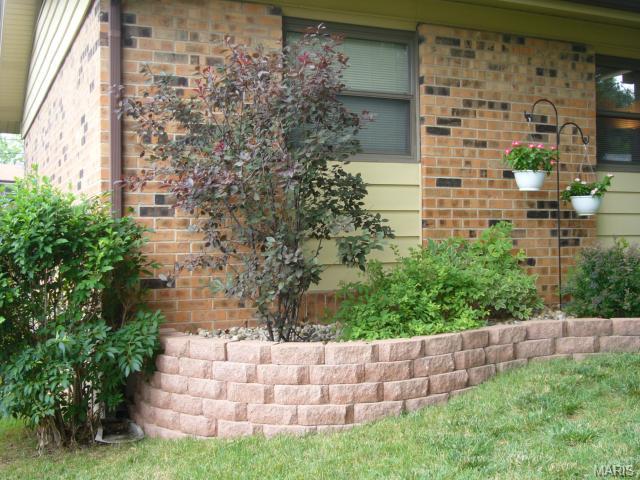 3255 Gwengreen Dr, Bridgeton, MO 63044 photo 2