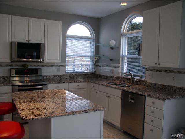 2457 Clarjon Dr, Ballwin, MO 63021 photo 12