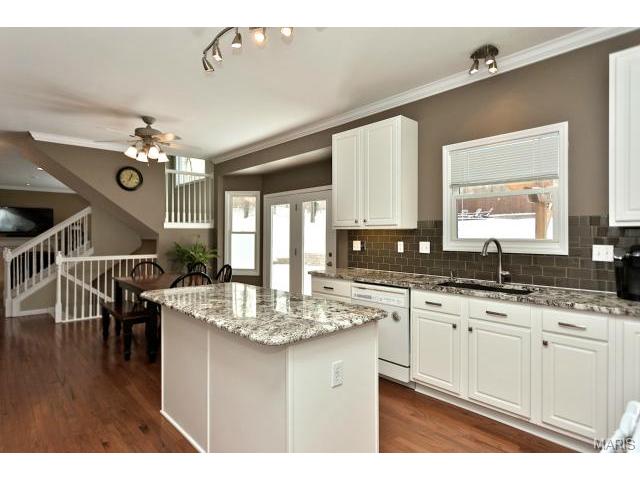 451 Valley Manor Dr, Ballwin, MO 63021 photo 18