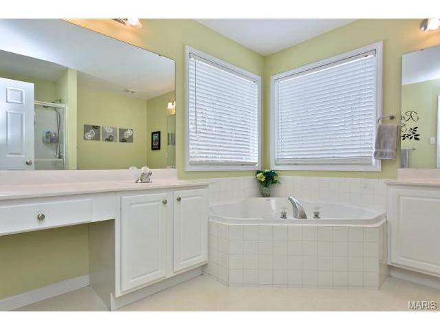 451 Valley Manor Dr, Ballwin, MO 63021 photo 27