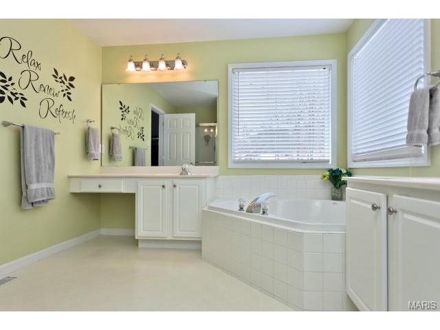 451 Valley Manor Dr, Ballwin, MO 63021 photo 26
