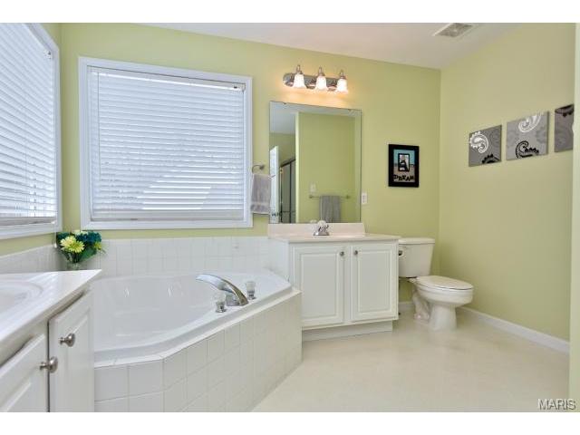 451 Valley Manor Dr, Ballwin, MO 63021 photo 25