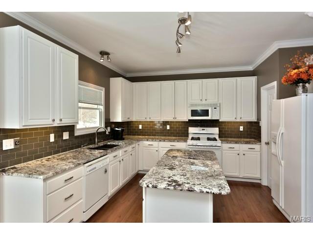 451 Valley Manor Dr, Ballwin, MO 63021 photo 16