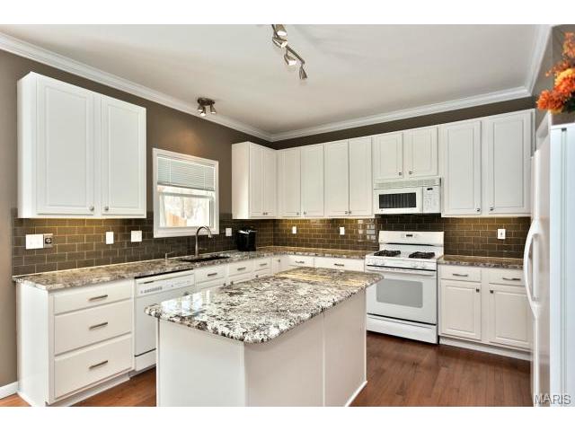 451 Valley Manor Dr, Ballwin, MO 63021 photo 15