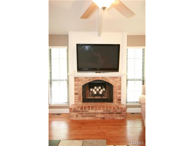 549 Great Hill Dr, Ballwin, MO 63021 photo 8