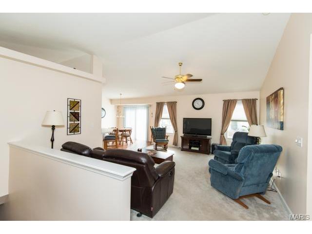 108 Rightfield Dr, O'fallon, MO 63366 photo 3