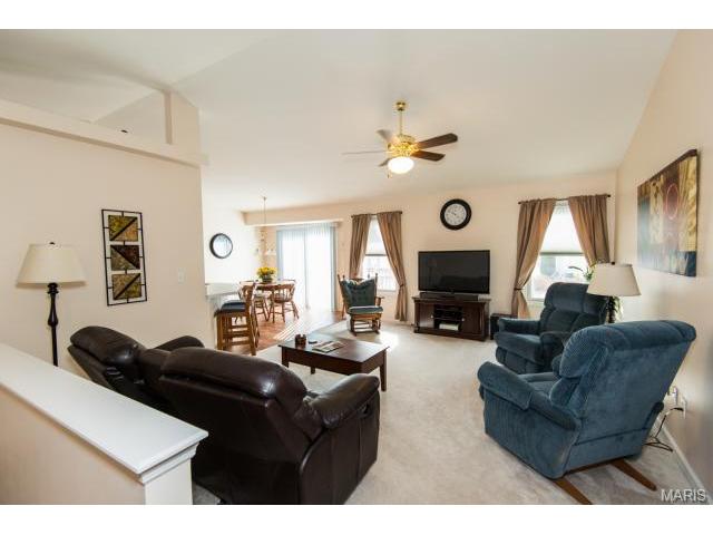 108 Rightfield Dr, O'fallon, MO 63366 photo 2