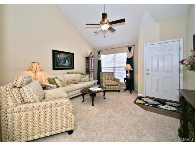 1404 Garnet Dr, O'fallon, MO 63366 photo 2