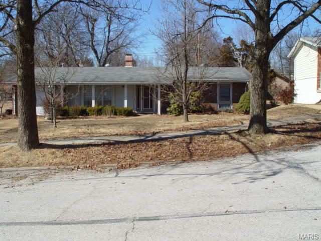 12 Timberleigh Ct, Ballwin, MO 63021 photo 2