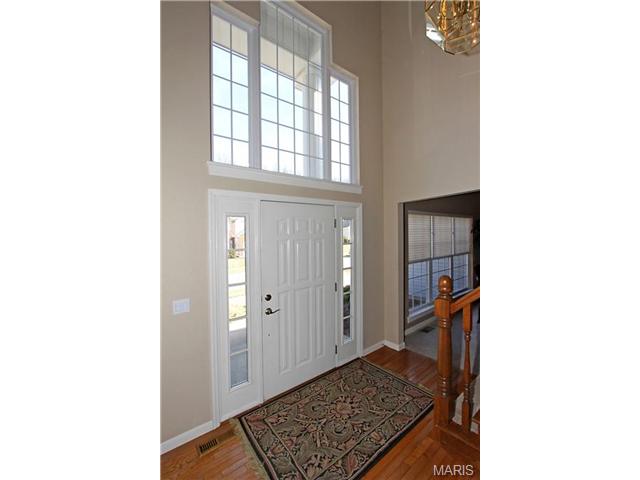 621 Legends View Dr, Eureka, MO 63025 photo 2