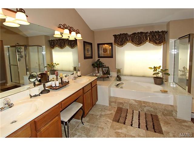 621 Legends View Dr, Eureka, MO 63025 photo 16