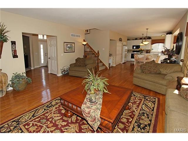 621 Legends View Dr, Eureka, MO 63025 photo 9