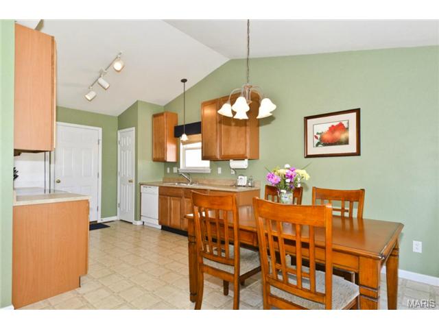 965 Tilestone Dr, O'fallon, MO 63366 photo 8