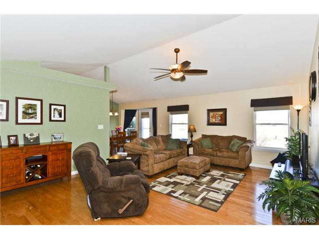 965 Tilestone Dr, O'fallon, MO 63366 photo 2