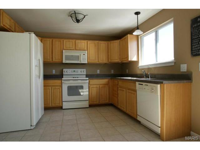 120 Chantry Dr, O'fallon, MO 63366 photo 8