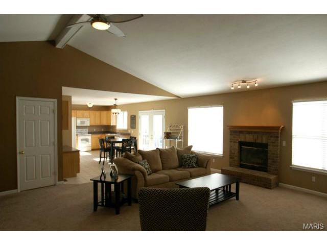 120 Chantry Dr, O'fallon, MO 63366 photo 4