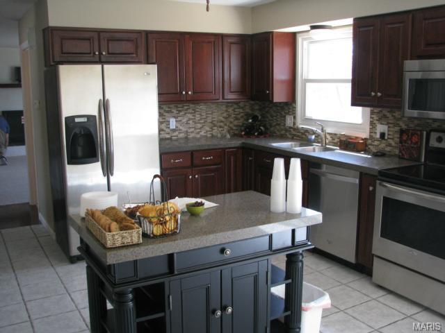 111 S Edward Ct, Eureka, MO 63025 photo 3