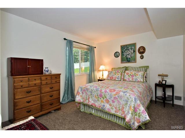 417 Applestone, Ballwin, MO 63021 photo 7
