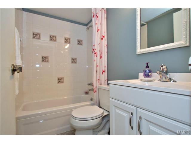 417 Applestone, Ballwin, MO 63021 photo 8