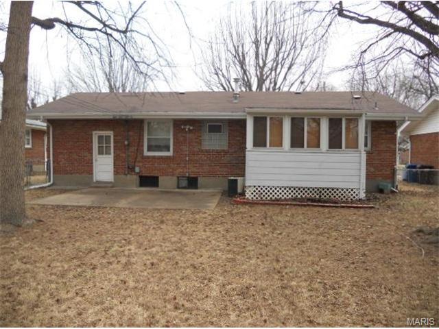 317 Ward Dr, Ferguson, MO 63135 photo 4