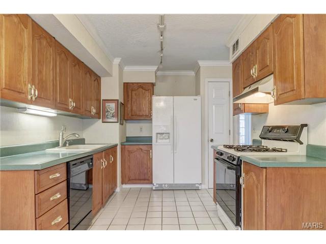 632 Walnut Rdg, Ballwin, MO 63021 photo 4