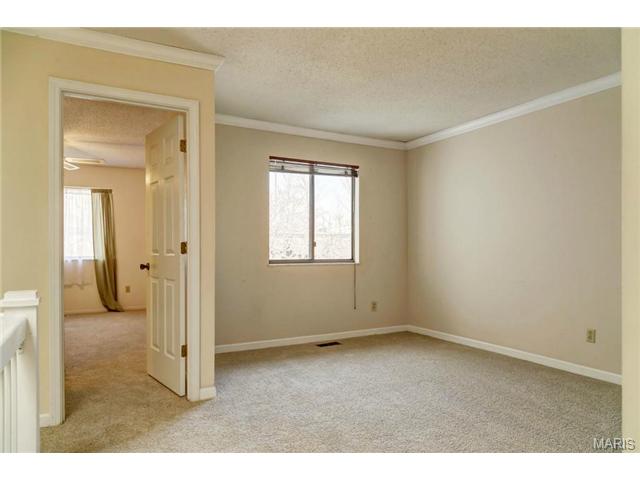 632 Walnut Rdg, Ballwin, MO 63021 photo 14