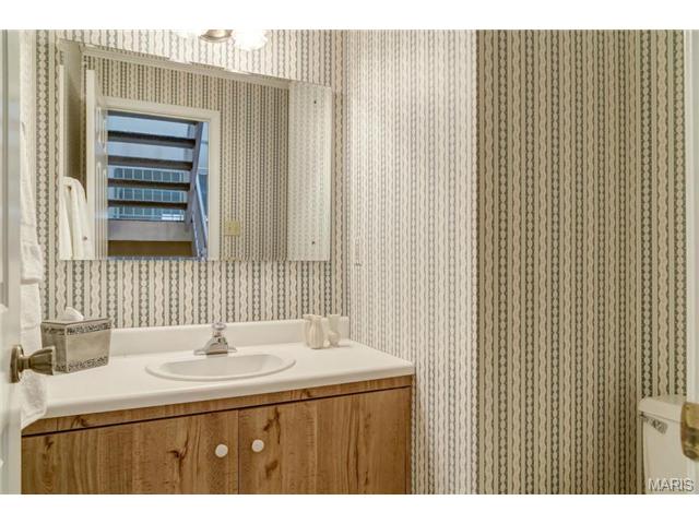 632 Walnut Rdg, Ballwin, MO 63021 photo 9