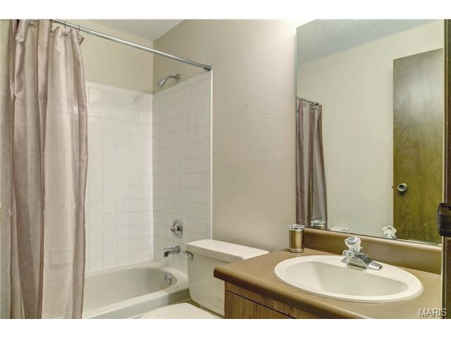 632 Walnut Rdg, Ballwin, MO 63021 photo 19