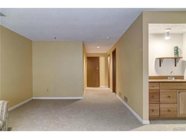 632 Walnut Rdg, Ballwin, MO 63021 photo 16