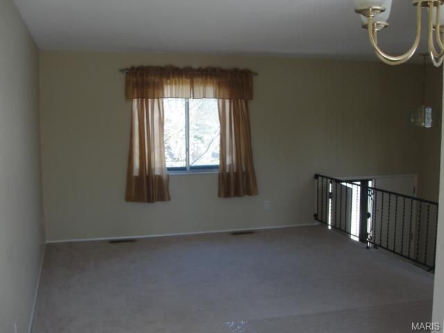 376 Sorrento Dr, Ballwin, MO 63021 photo 3