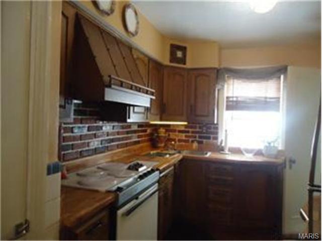 211 Robert Ave, Ferguson, MO 63135 photo 13