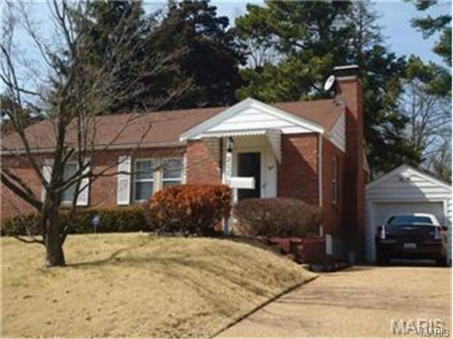 211 Robert Ave, Ferguson, MO 63135 photo 2