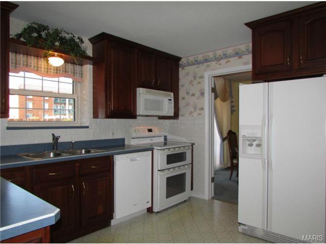 4247 Forest Deville Dr, Saint Louis, MO 63129 photo 4