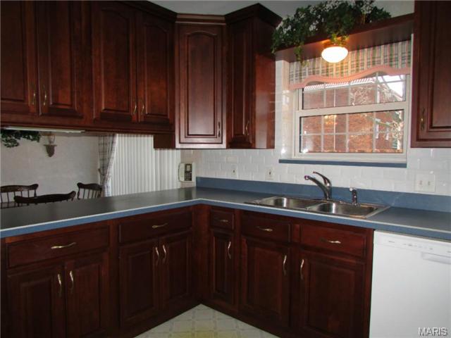 4247 Forest Deville Dr, Saint Louis, MO 63129 photo 3