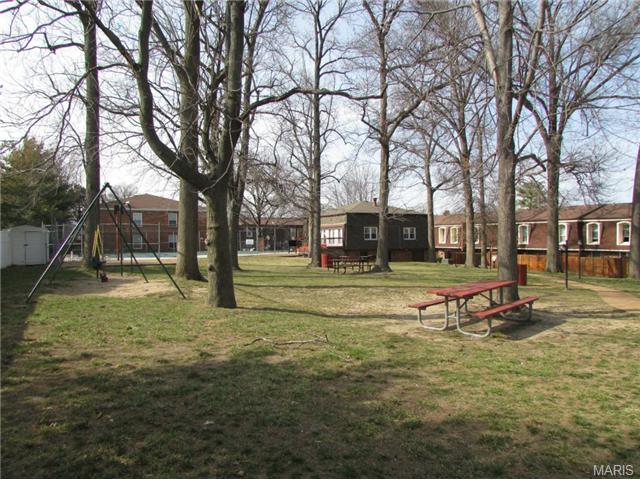 4247 Forest Deville Dr, Saint Louis, MO 63129 photo 17