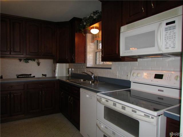 4247 Forest Deville Dr, Saint Louis, MO 63129 photo 5