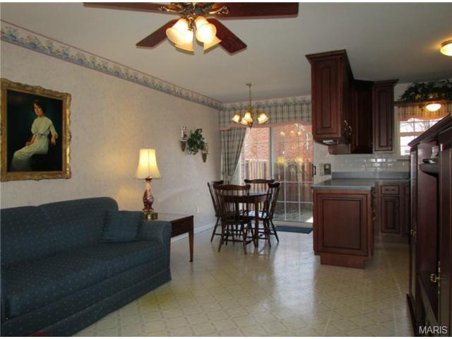 4247 Forest Deville Dr, Saint Louis, MO 63129 photo 2