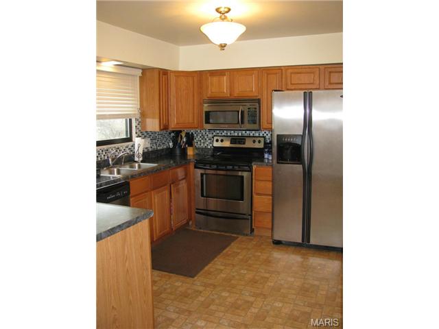 7 S Lang Dr, O'fallon, MO 63366 photo 3