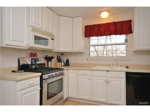 11 Calder, Ballwin, MO 63021 photo 2