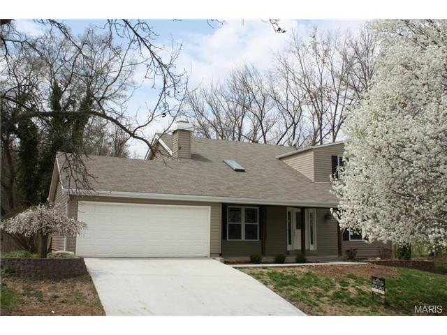 829 Dinard, Ballwin, MO 63021 photo 2
