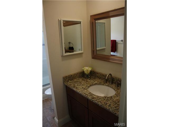829 Dinard, Ballwin, MO 63021 photo 4