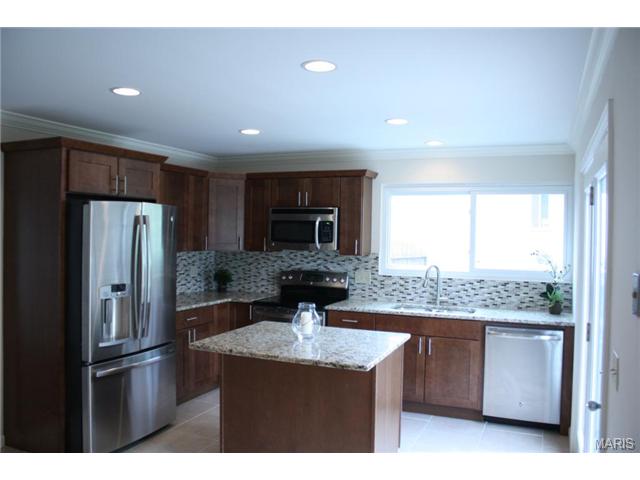 829 Dinard, Ballwin, MO 63021 photo 3