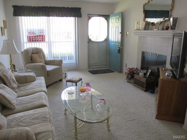 558 Spring Gln, Ballwin, MO 63021 photo 3