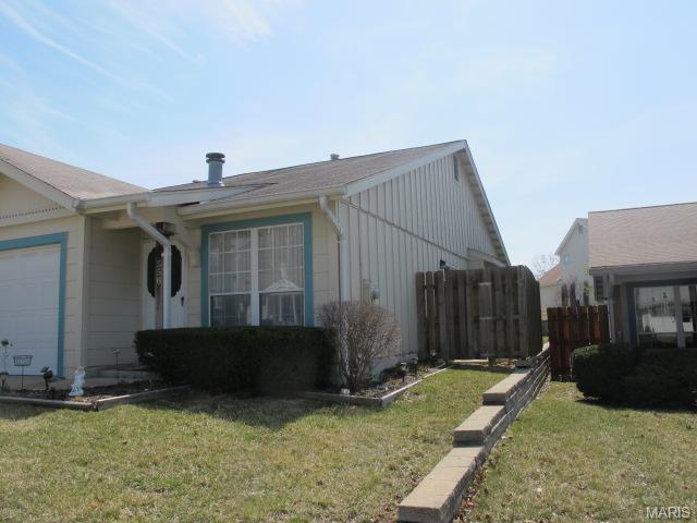 558 Spring Gln, Ballwin, MO 63021 photo 2