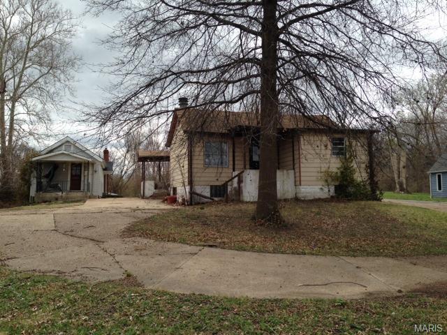 2 Cedar Ln, Saint Louis, MO 63128 photo 1