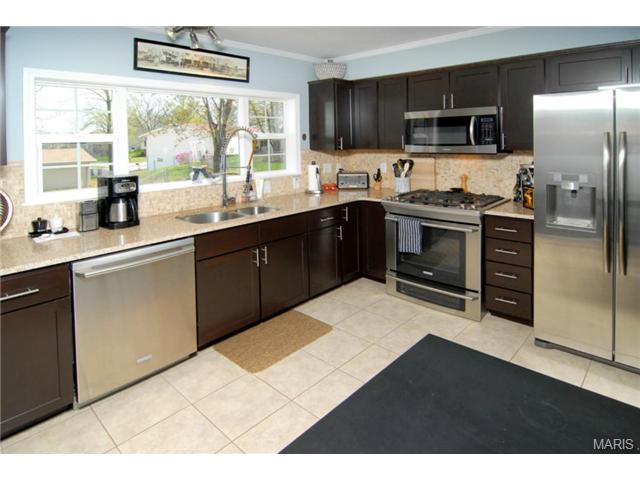 384 Walnut Point Ct, Ballwin, MO 63021 photo 5