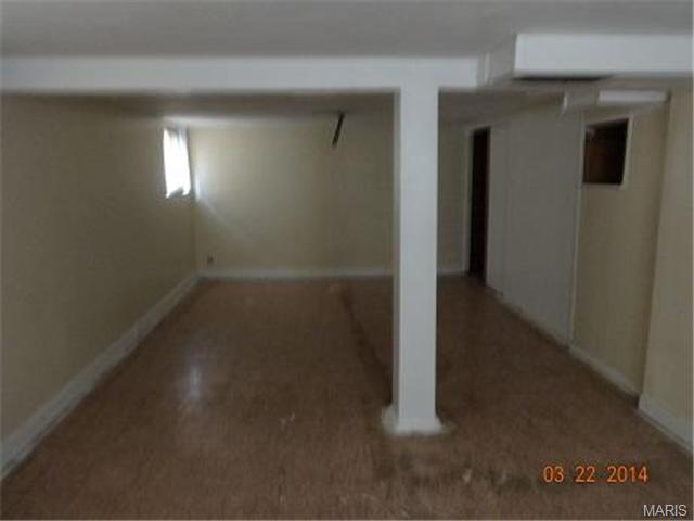 8950 Argyle Ave, Saint Louis, MO 63114 photo 6