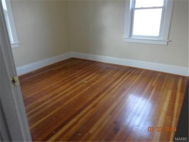 8950 Argyle Ave, Saint Louis, MO 63114 photo 5
