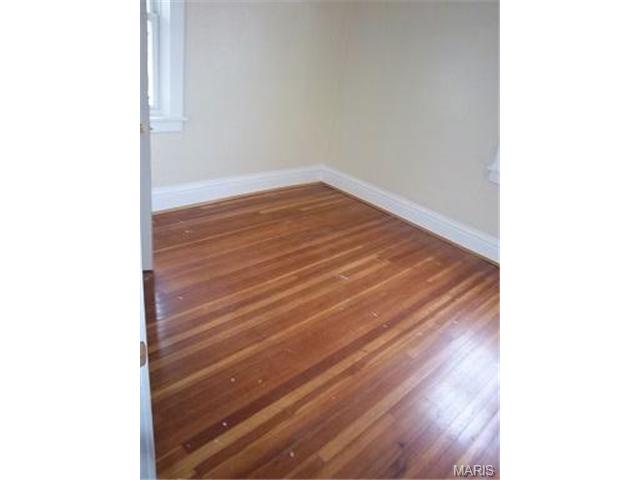 8950 Argyle Ave, Saint Louis, MO 63114 photo 4
