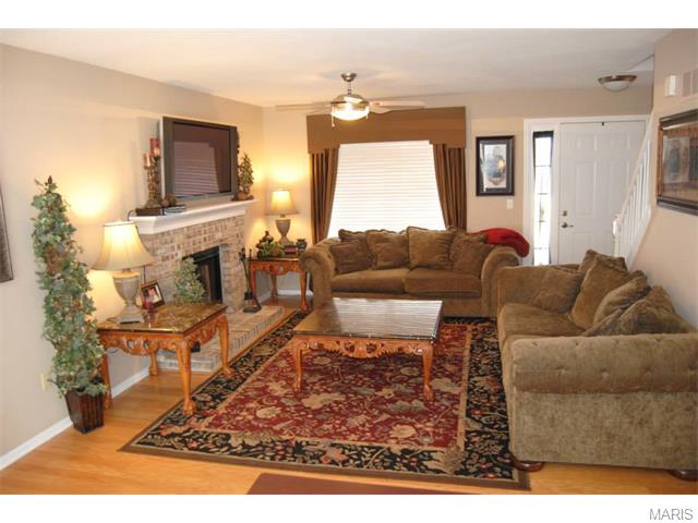 657 Hill Dr, Eureka, MO 63025 photo 2